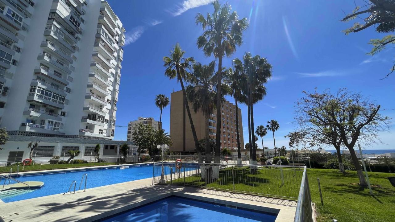 Pool And Beach In Беналмадена Екстериор снимка